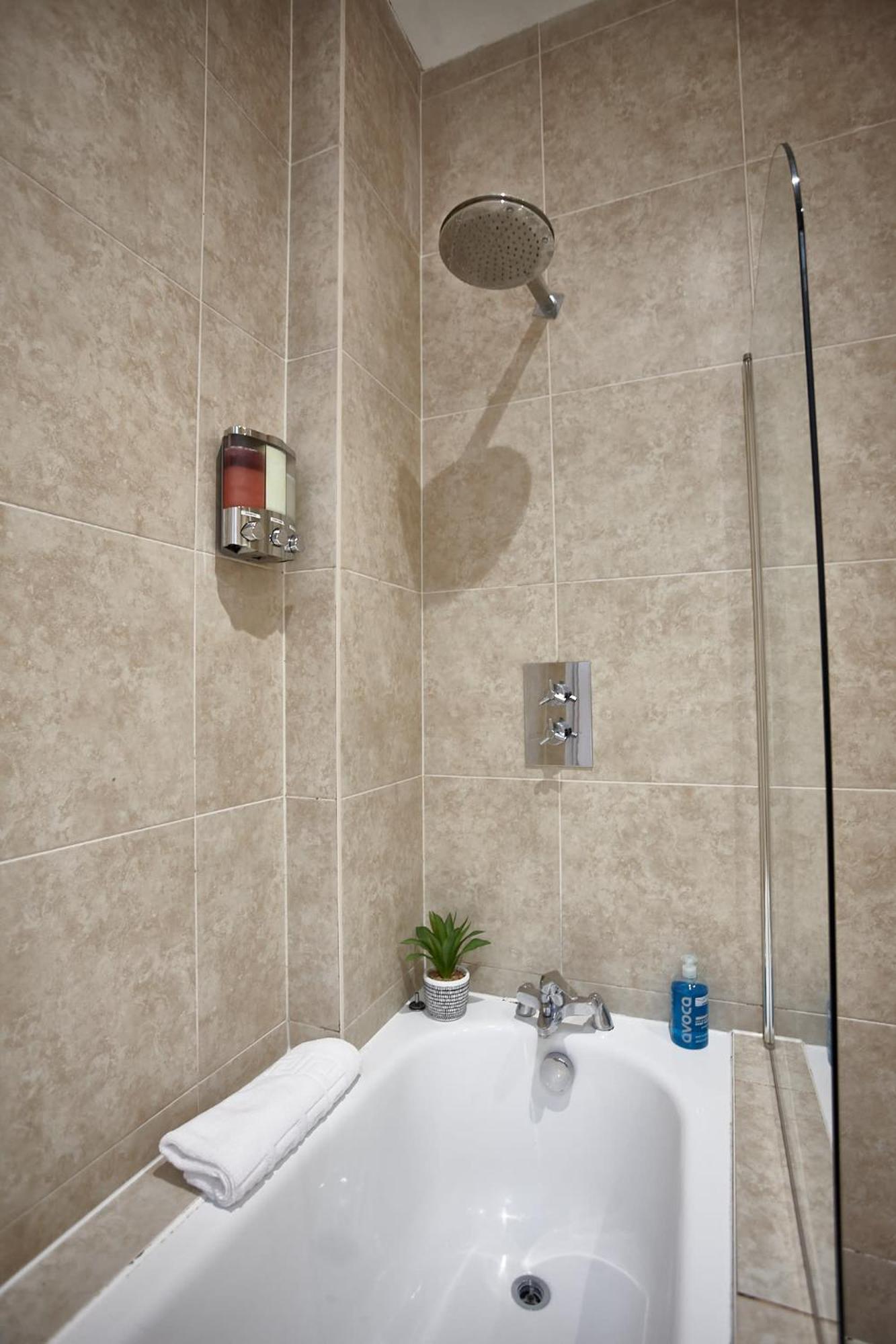 The Jade Suite Manchester Buitenkant foto